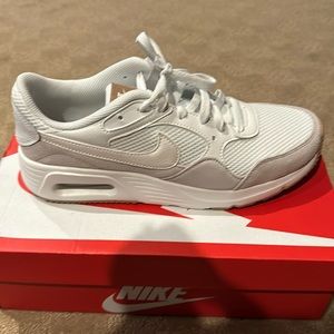 NEW Women’s Nike Air Max SC NEW size 9.5